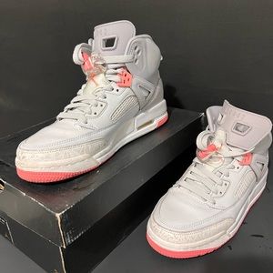 Jordan Spizike sunblush/wolf grey 6.5 Y